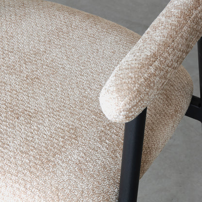 Eetkamerstoel Amaze beige stof, detail van het materiaal