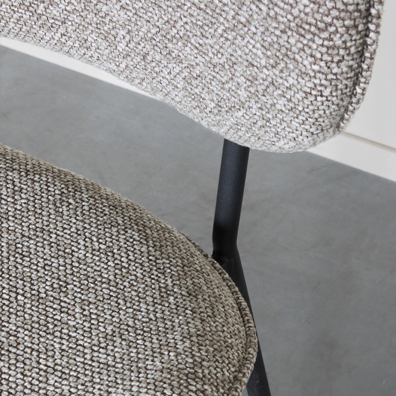 Eetkamerstoel Senn beige bouclé, detail van het materiaal
