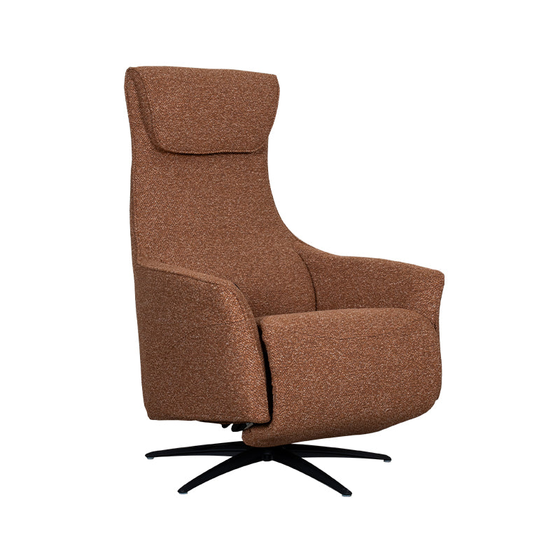 Relaxfauteuil Lund rood bouclé, schuin vooraanzicht op witte achtergrond