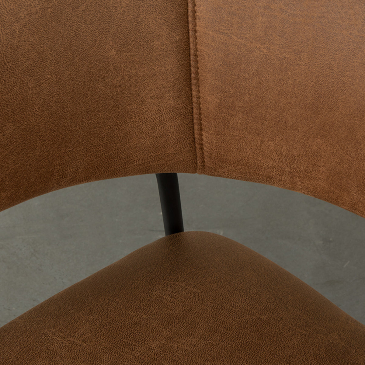 Eetkamerstoel Luuk bruin microvezel, detail van het materiaal