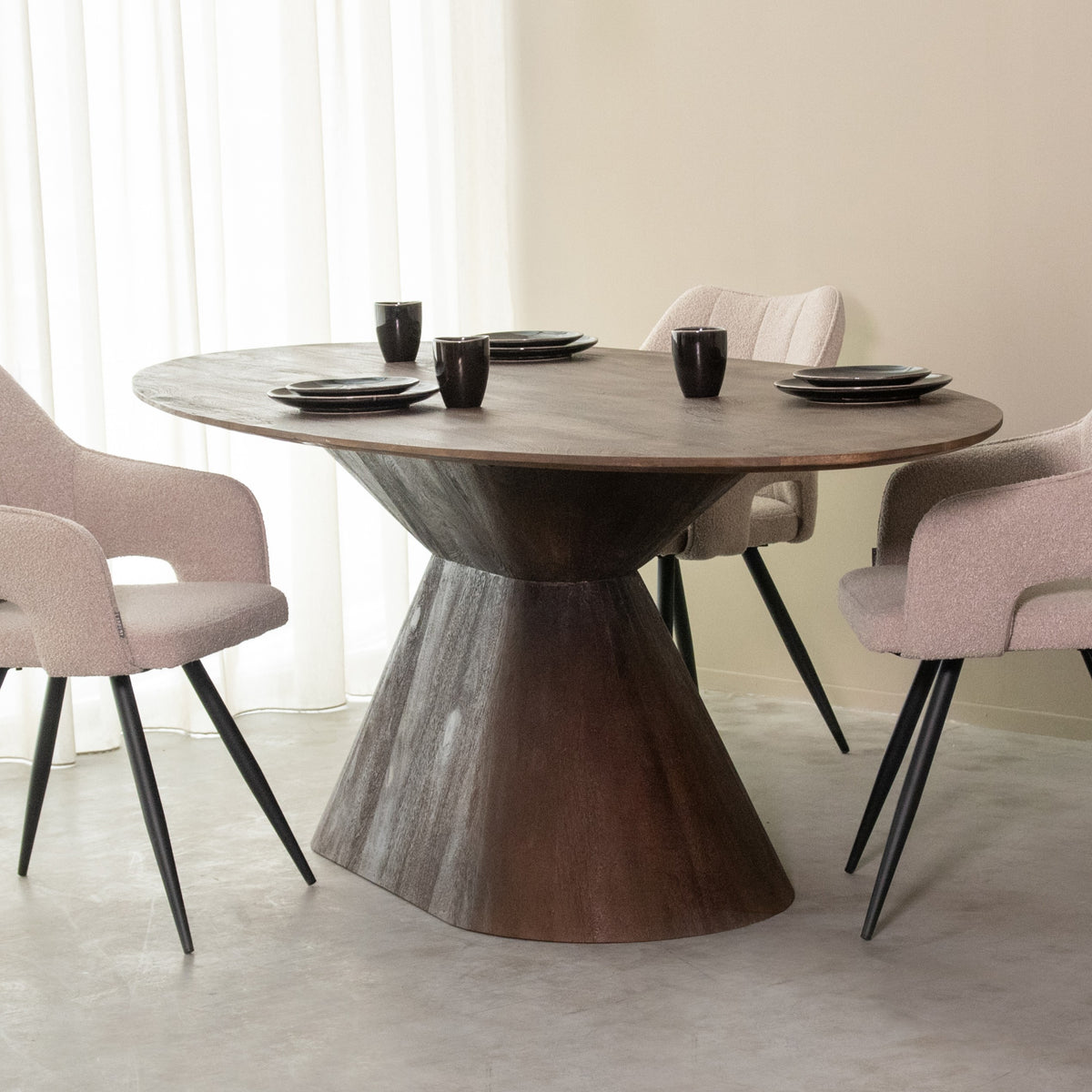Eettafel Jagger | Bruin Mangohout — Vooraanzicht - sfeer
