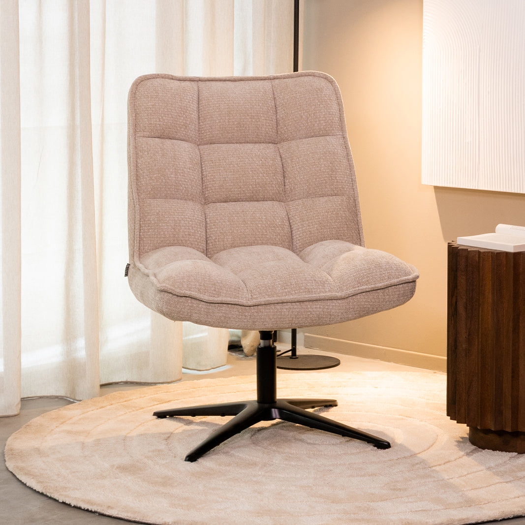 Fauteuil Vince naturel stof, vooraanzicht in een interieur
