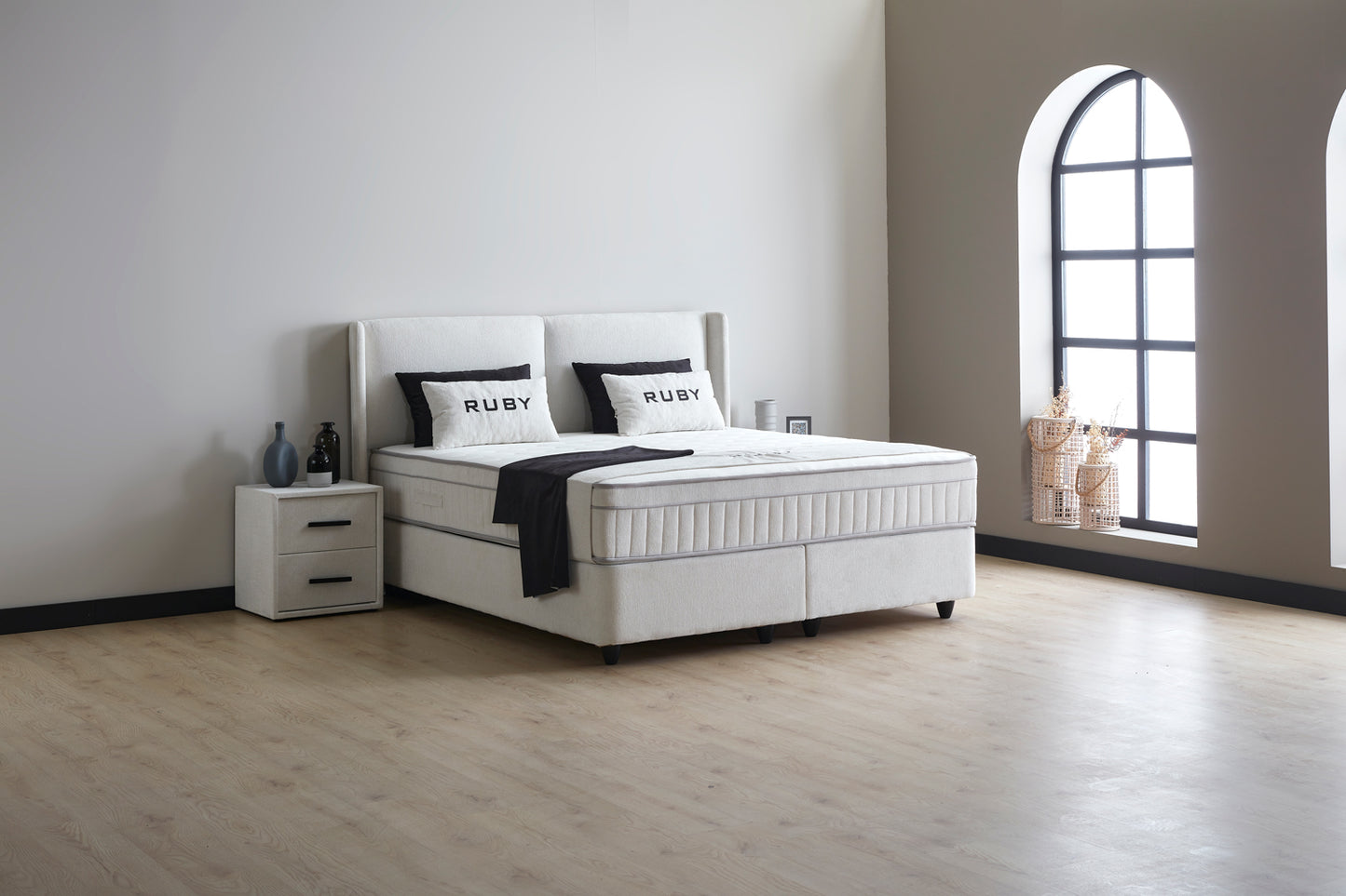 Bed Ruby - foto 1