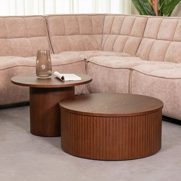 Salontafel Oliva walnoot eikenhout ø60cm, vooraanzicht in een interieur