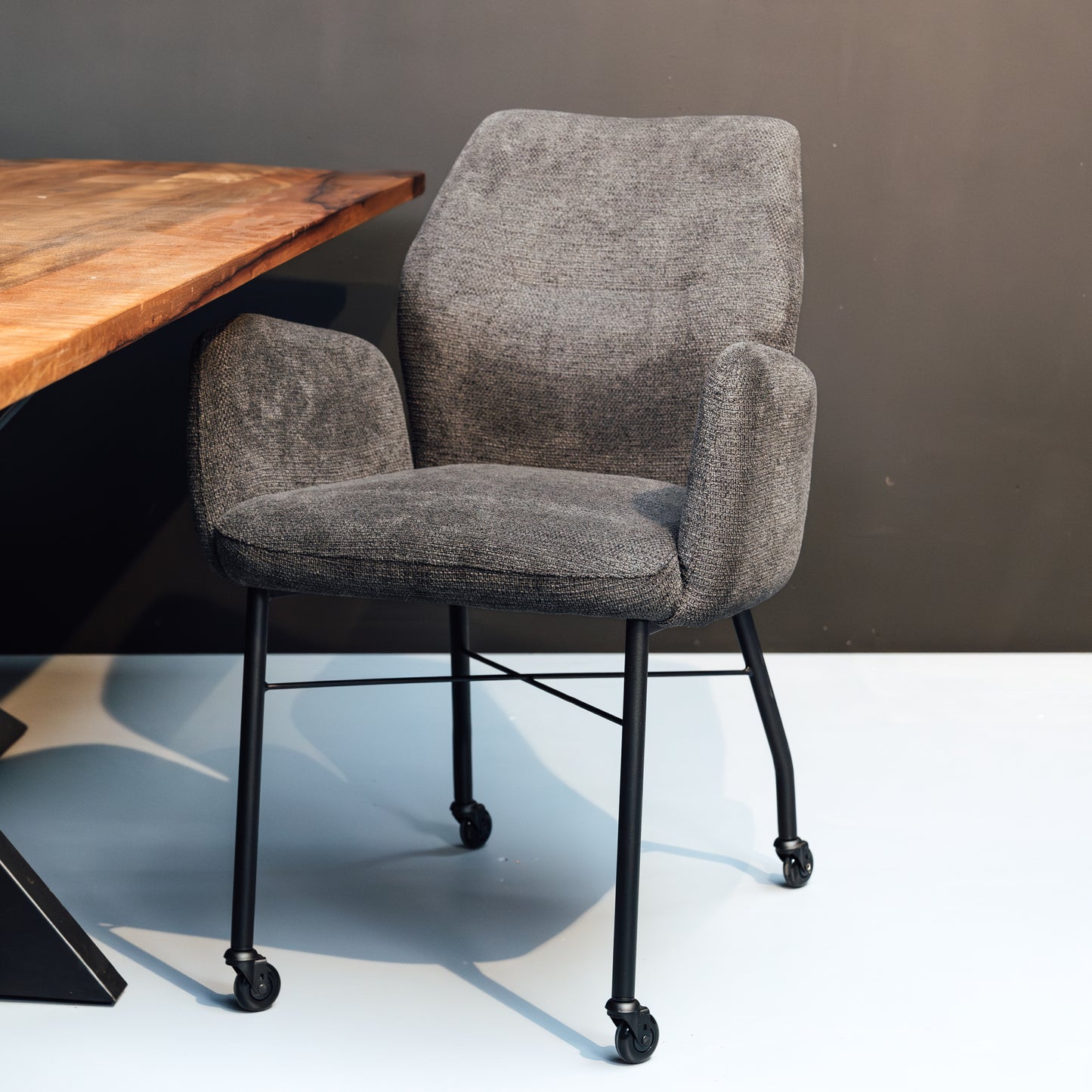 Eetkamerstoel Juul  | Met Armleuning | Donker Grijs