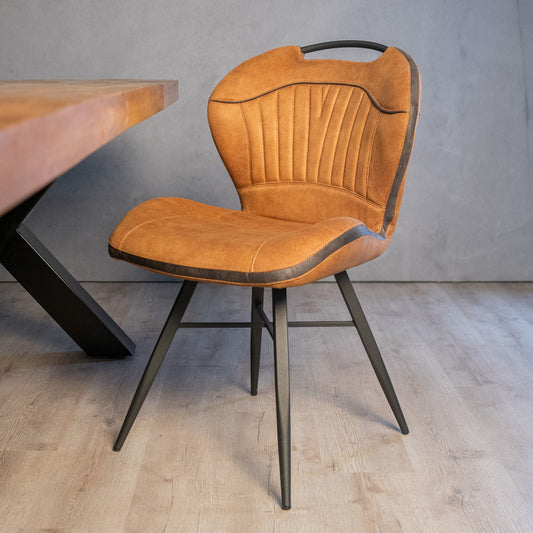 plash eetkamerstoel cognac zonder armleuning en met handvat