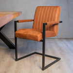 cognac eetkamerstoel milo met verticale strepen