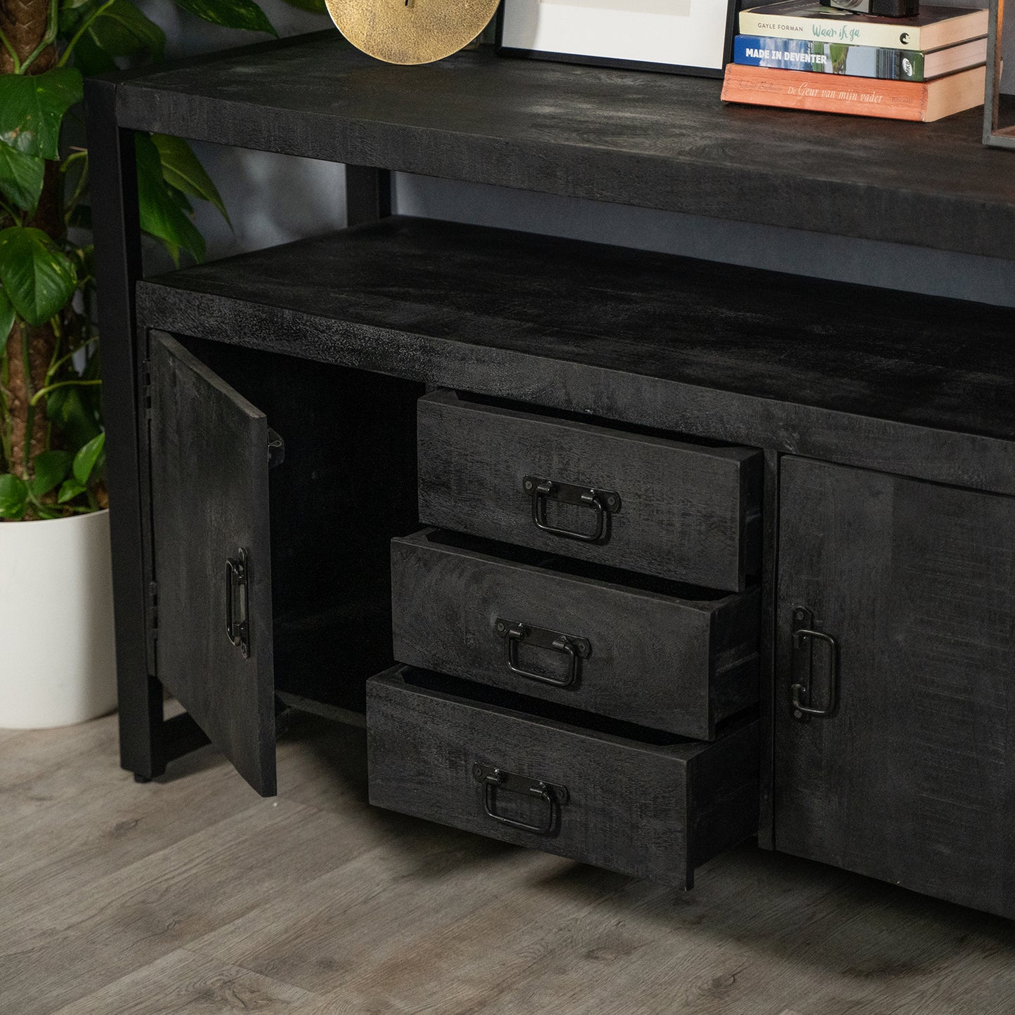 Dressoir Britt Black | 2 deuren 3 lades