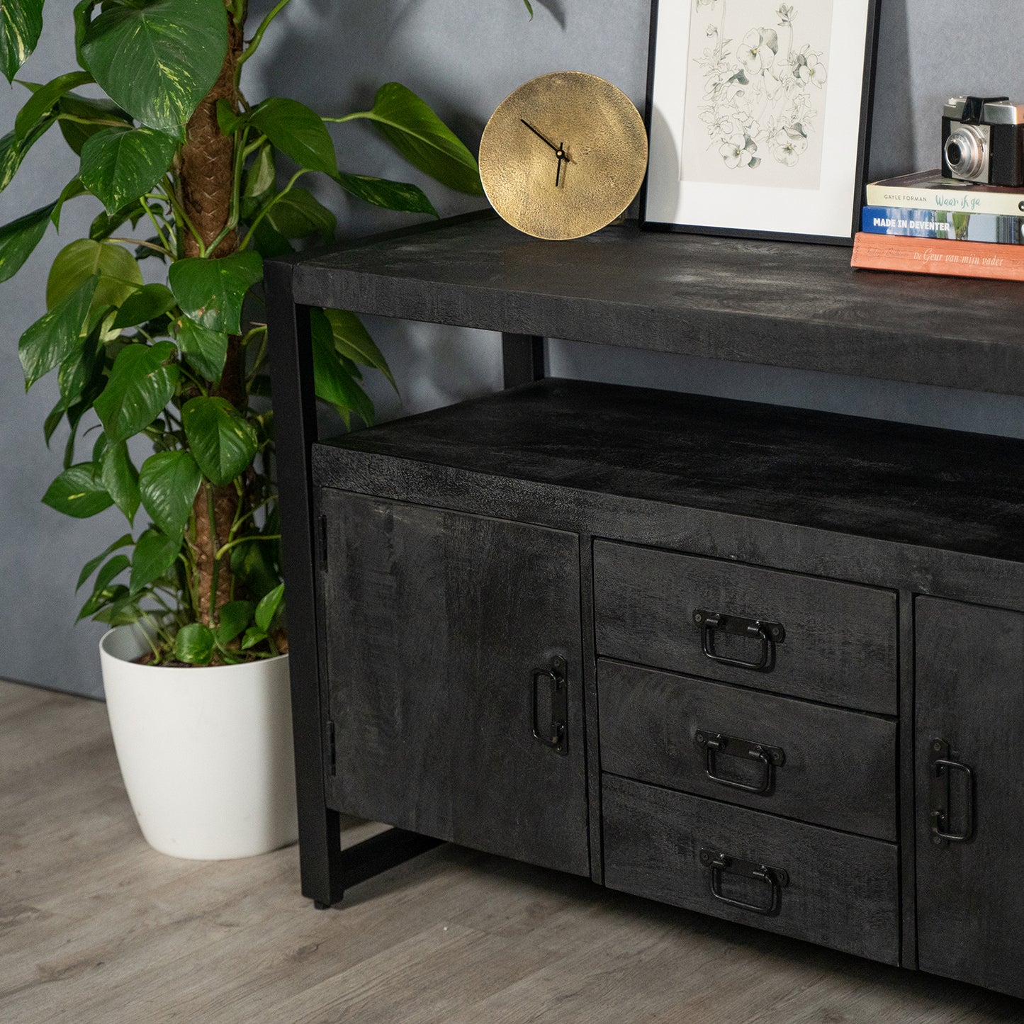 Dressoir Britt Black | 2 deuren 3 lades