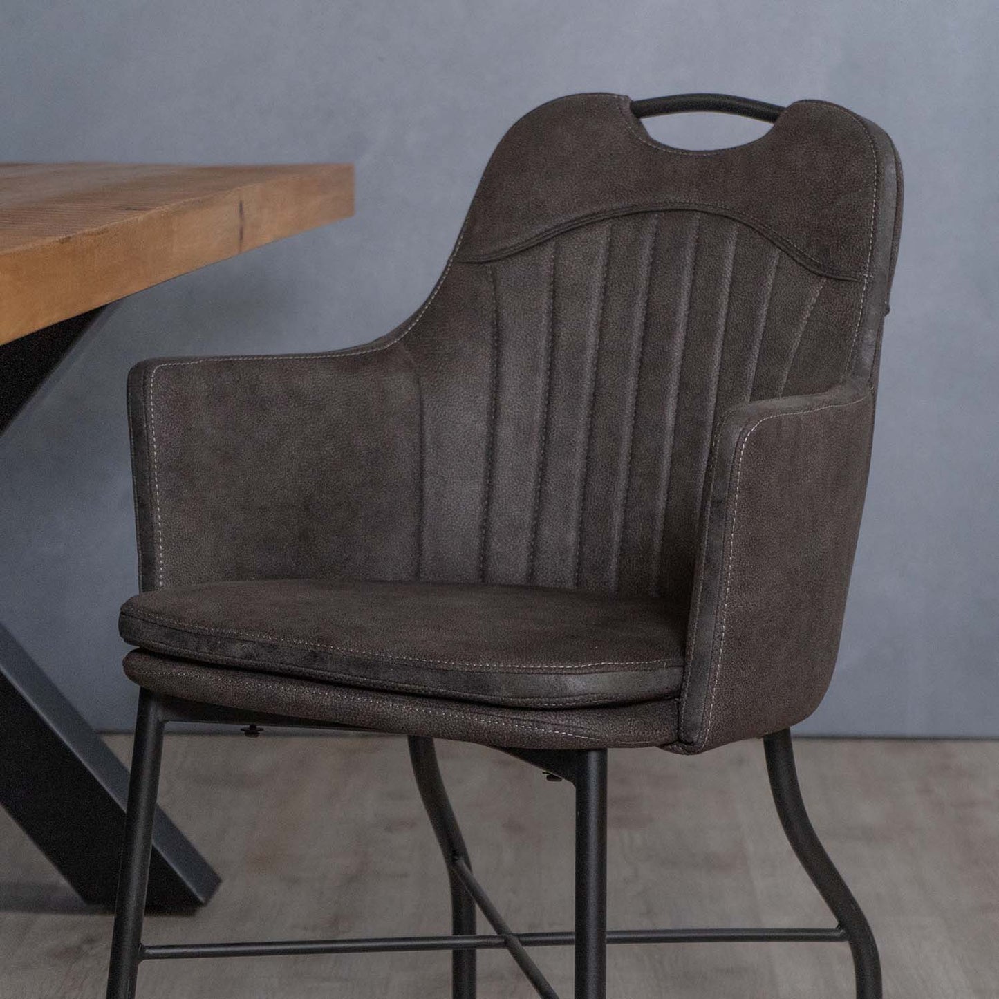 eetkamerstoel grijs met wieltjes en handgreep