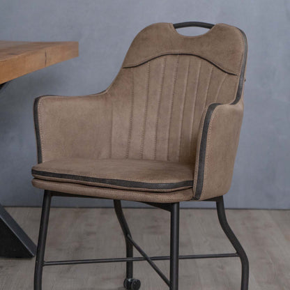 eetkamerstoel industrieel met wieltjes en handvat