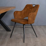 Velvet eetkamerstoel oker geel jewel met handvat