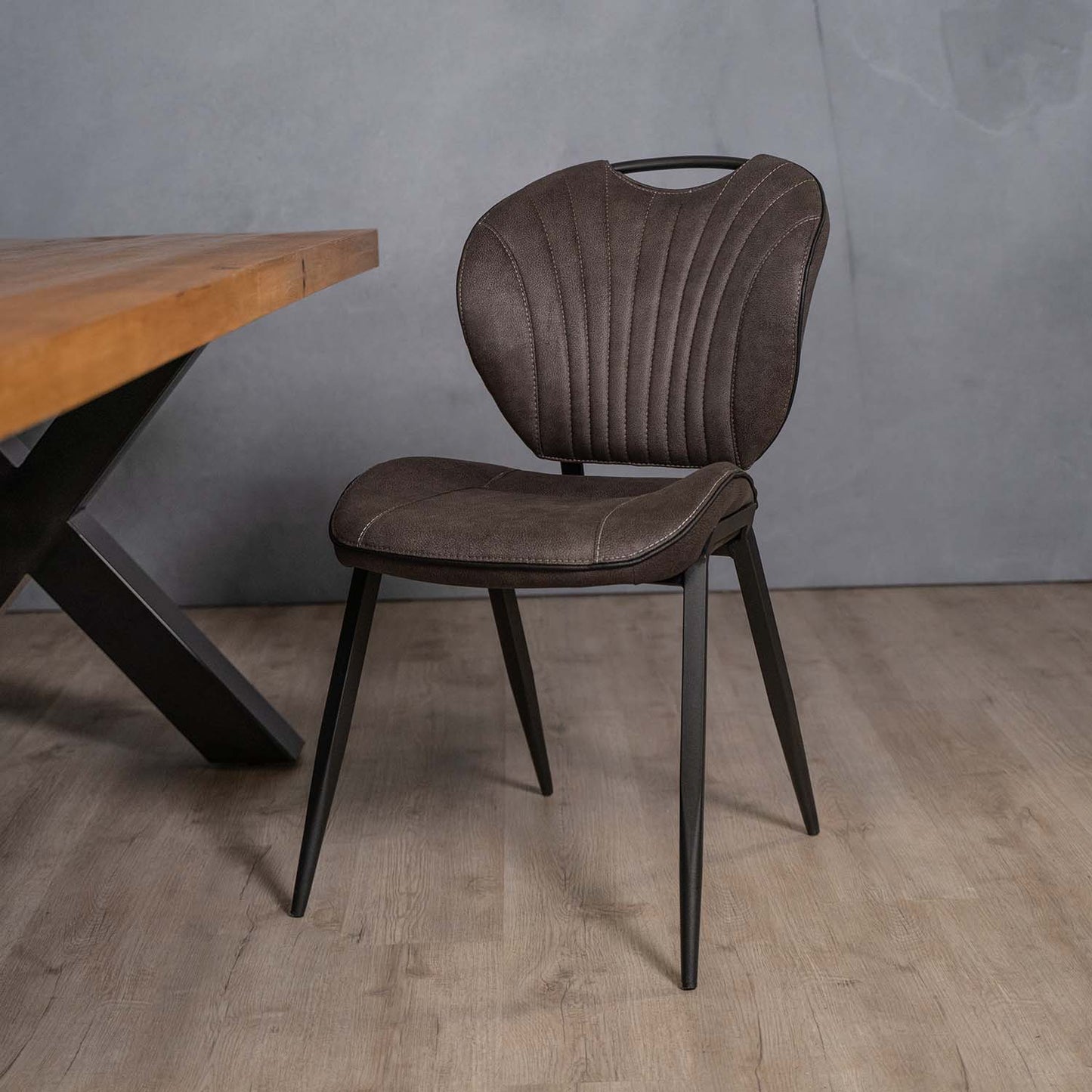 grijze eetkamerstoel industrieel