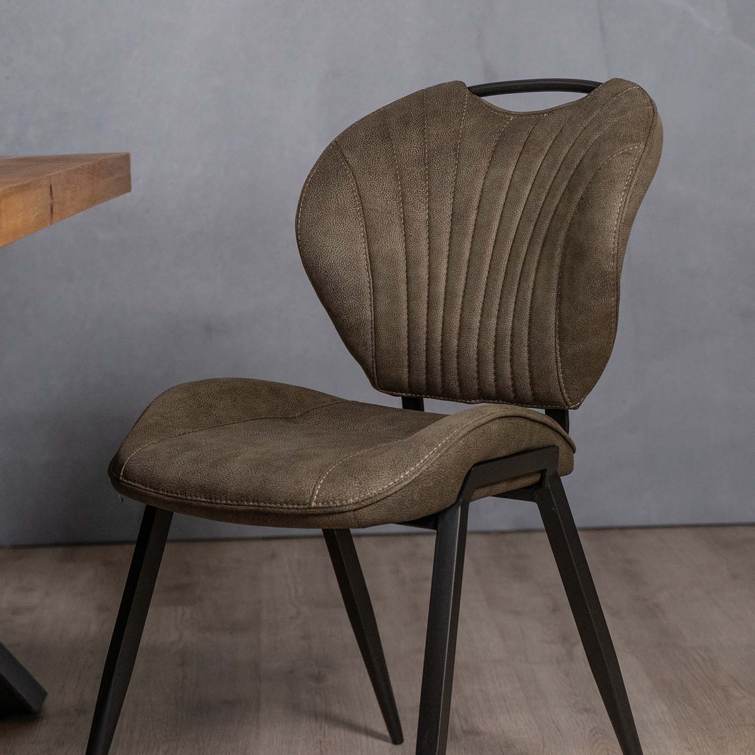 groene eetkamerstoel jim met handvat en vier poten