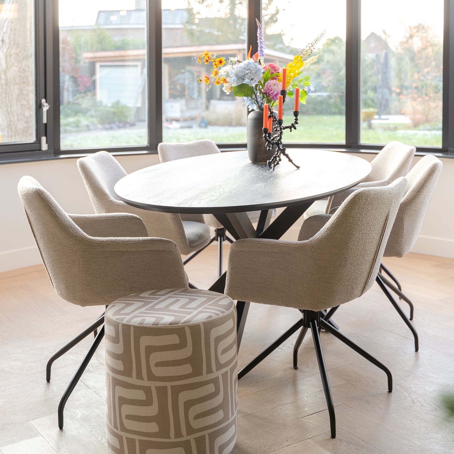 draaibare eetkamerstoel luxe interieur moderne stijl hotel chique