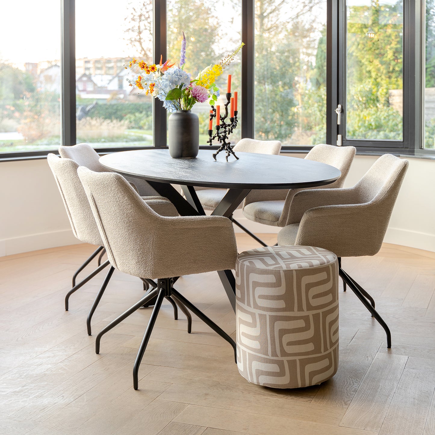 eetkamerstoel ortana in een luxe interieur