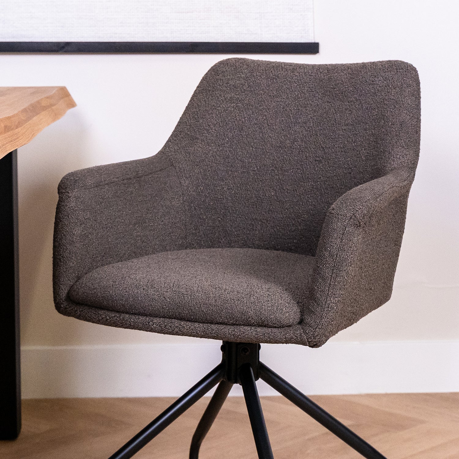 bruine bouclé stoel draaibaar frame