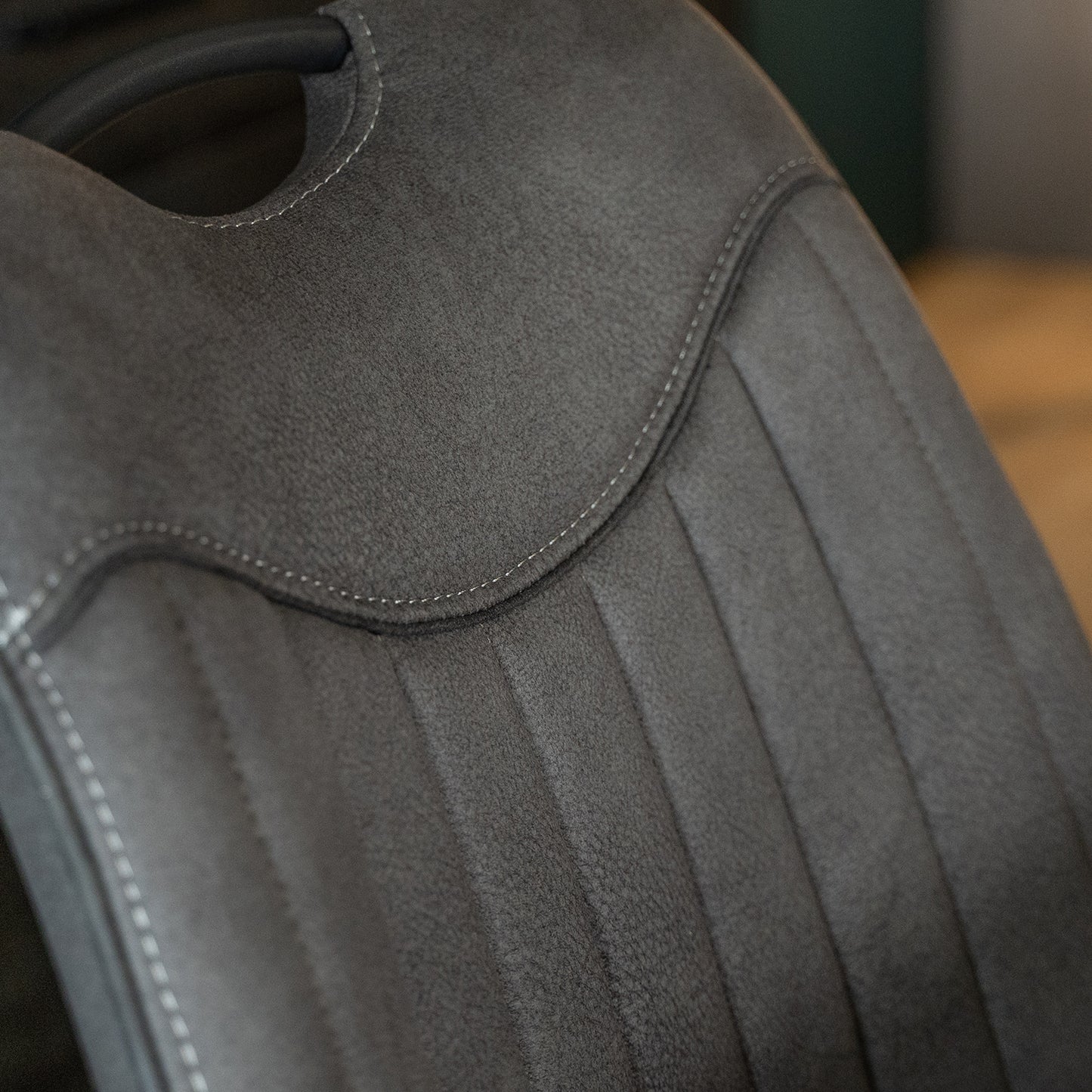 grijze eetkamerstoel trofee met handvat