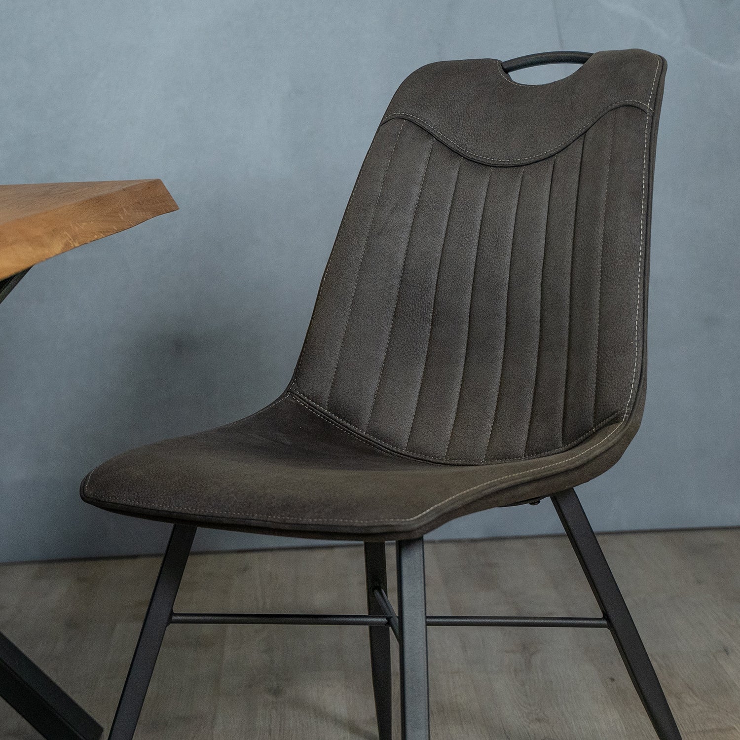 eetkamerstoel grijs zonder armleuning met handvat