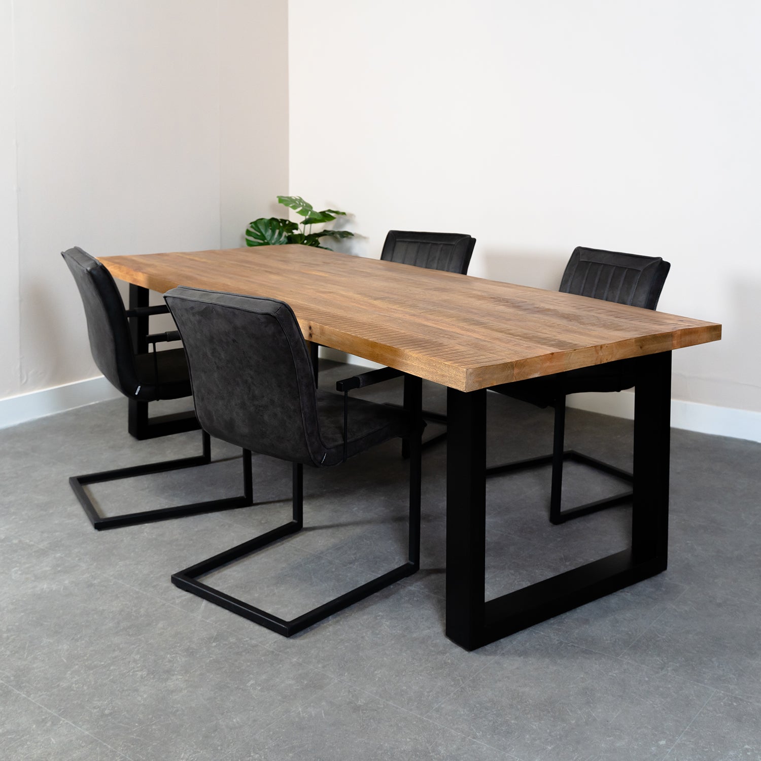 eetkamertafel Odin Mangohout U poot