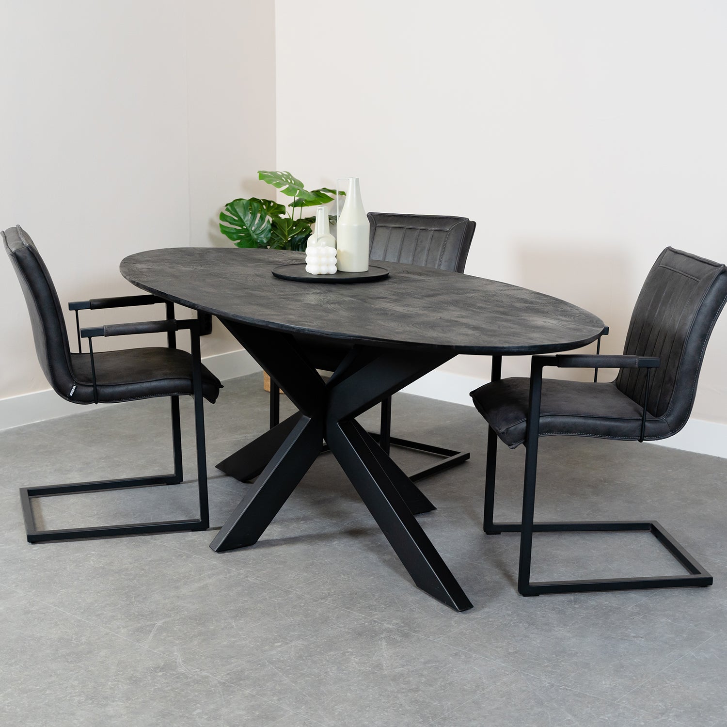 eettafel ovaal zwart mangohout 
