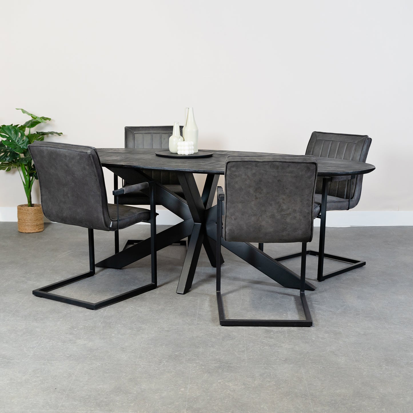 zwarte eettafel ovaal mangohout