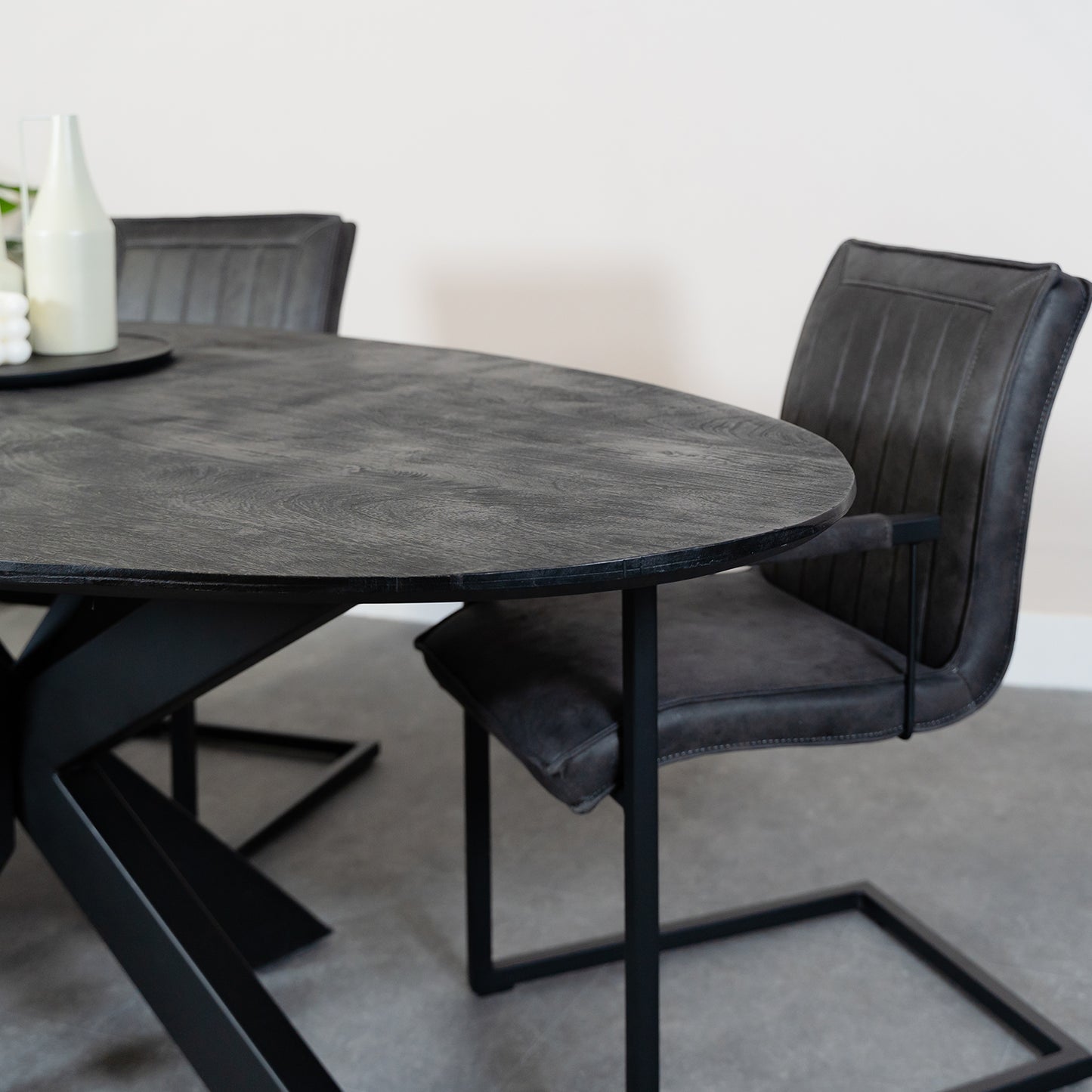 ovale eettafel zwart mangohout