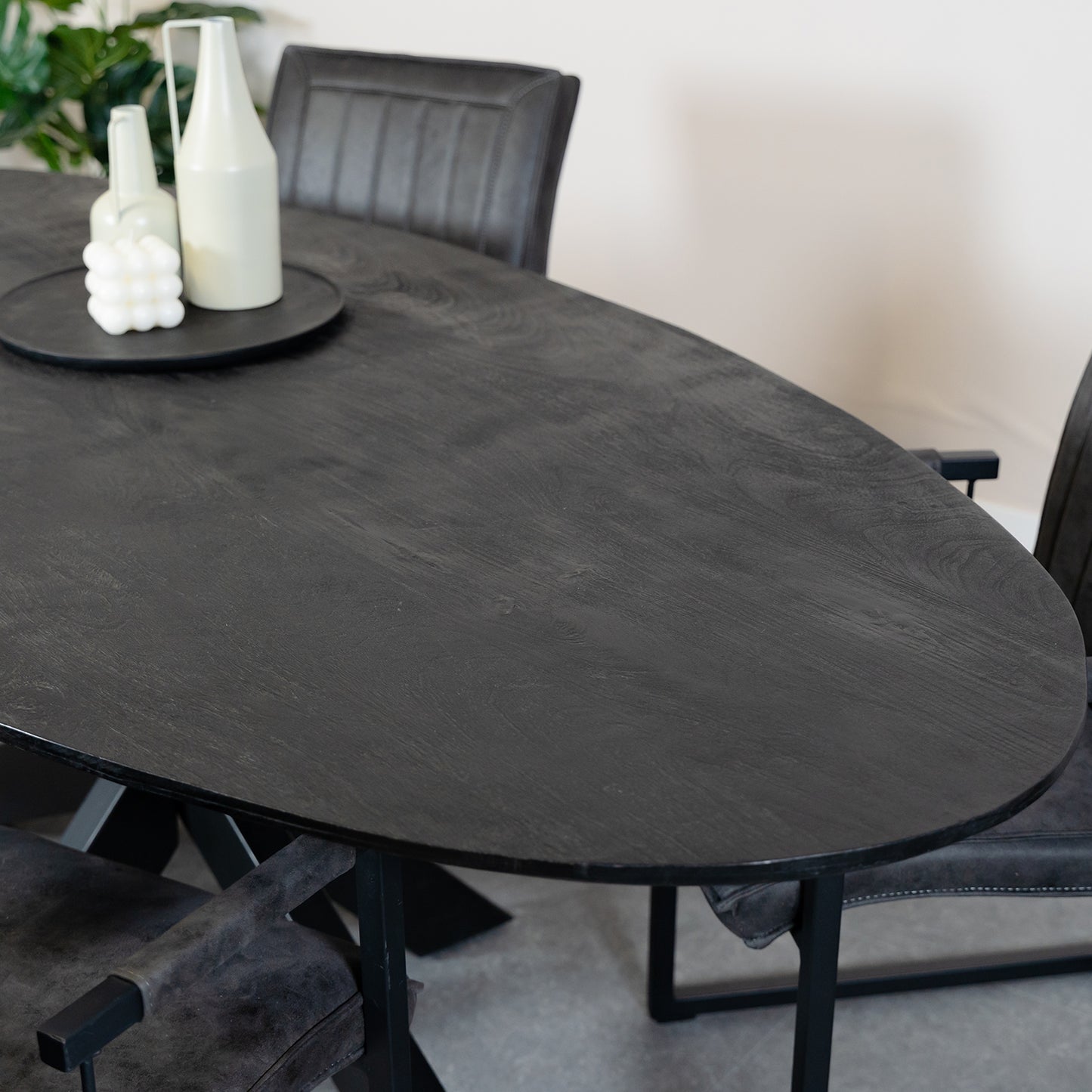 eettafel viktor zwart mangohout ovaal