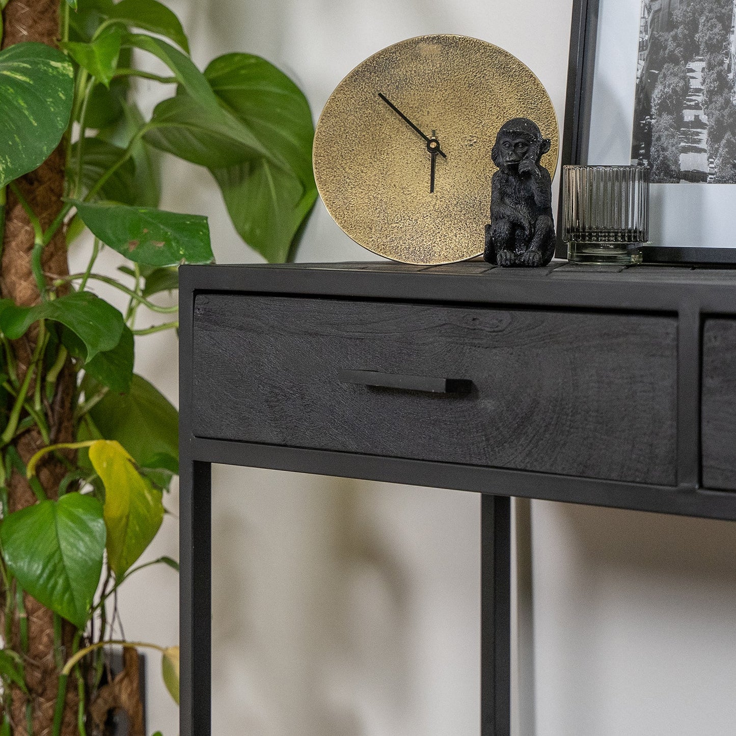 visgraat sidetable yara zwart mangohout