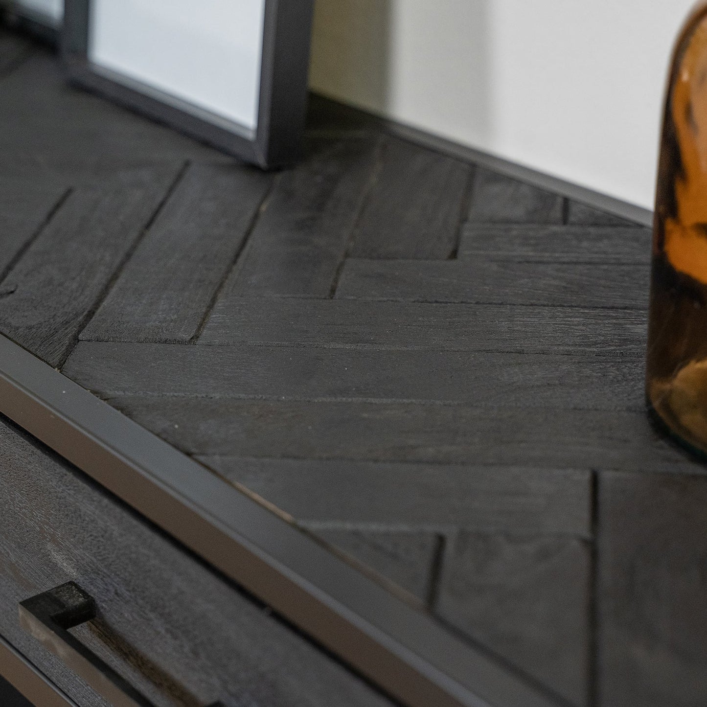 visgraat sidetable yara