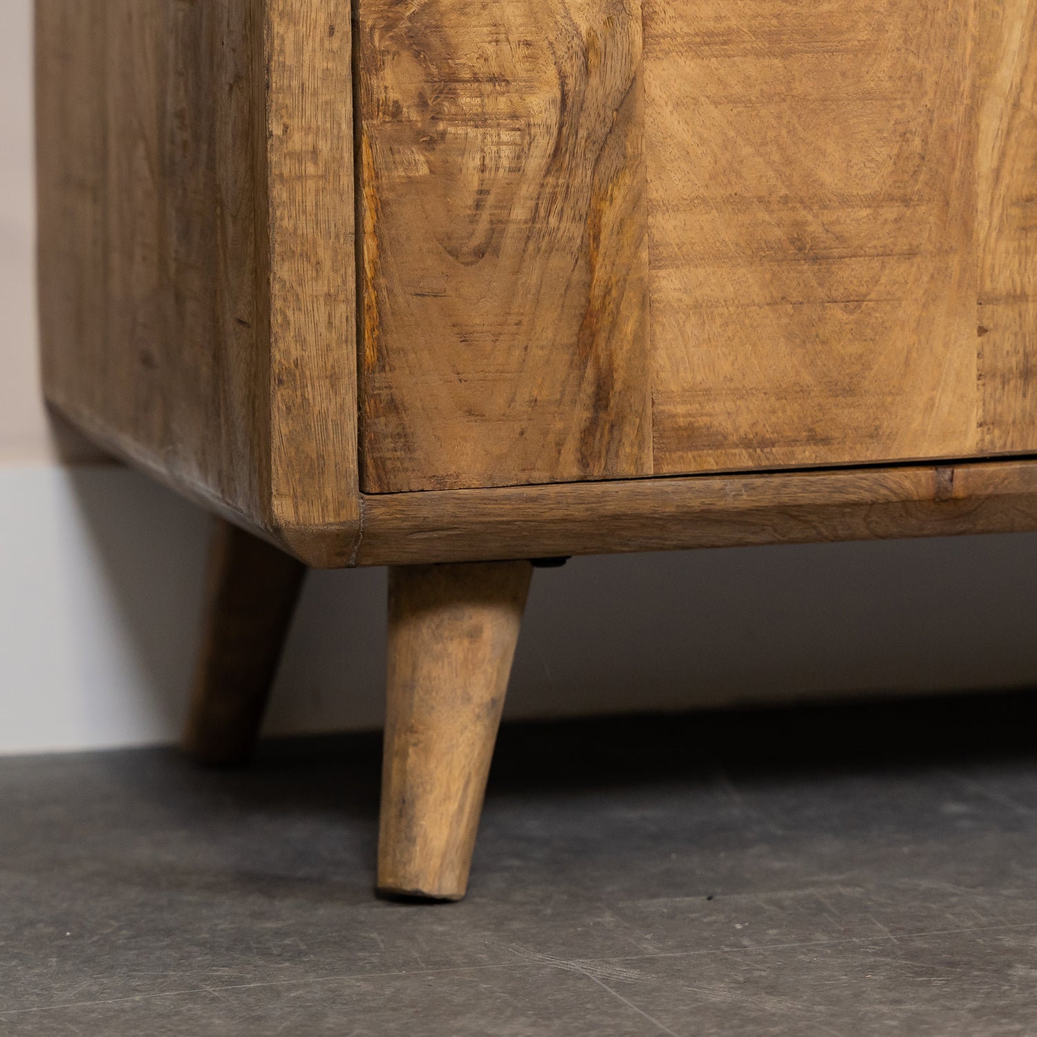 tv meubel met schuine pootjes omaha