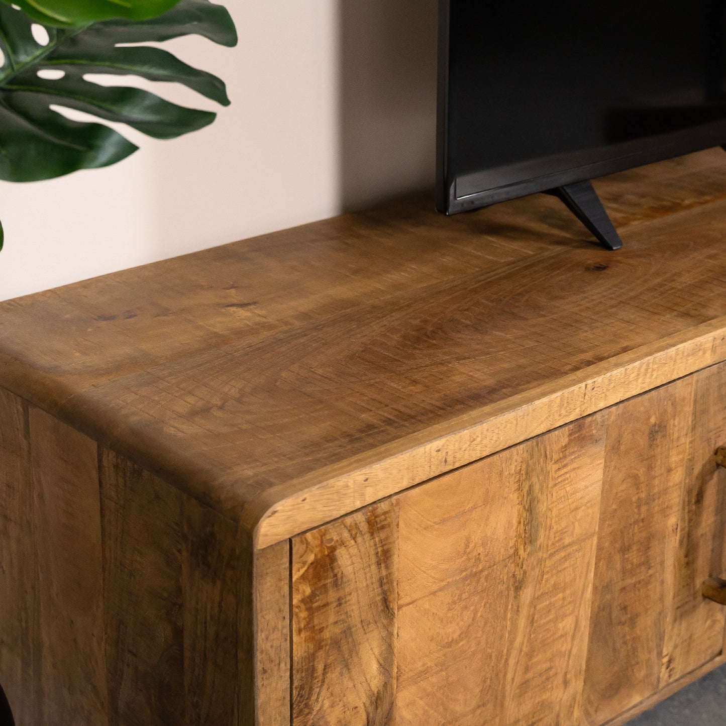 warme kleur mangohout tv meubel omaha