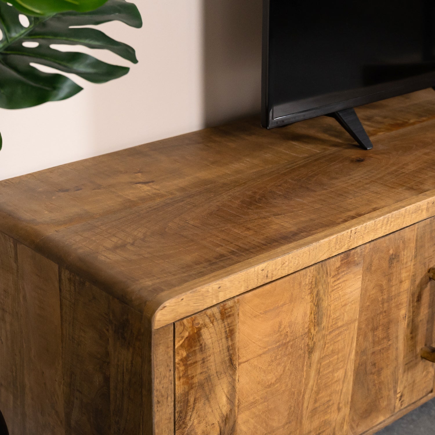 warme kleur mangohout tv meubel omaha