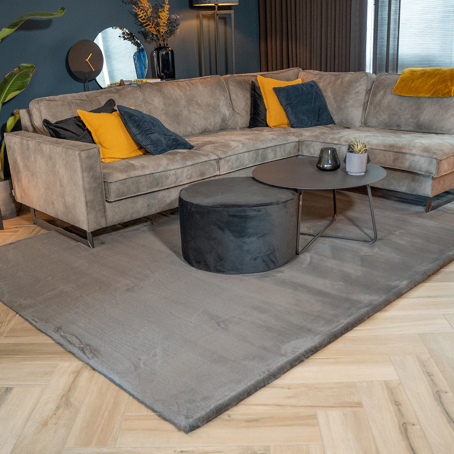 Vloerkleed_Plush_Donkergrijs_1