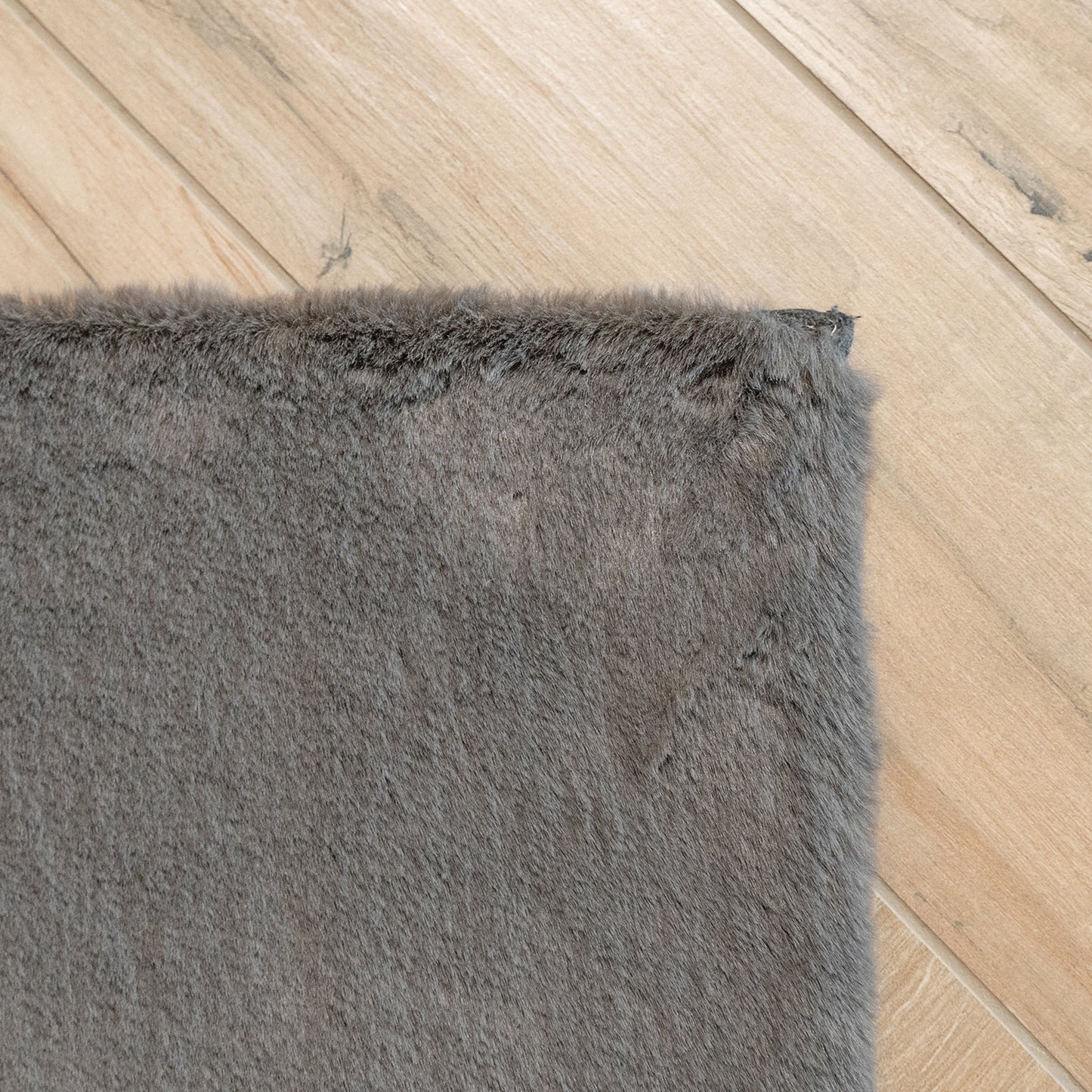 Vloerkleed_Plush_Donkergrijs_4