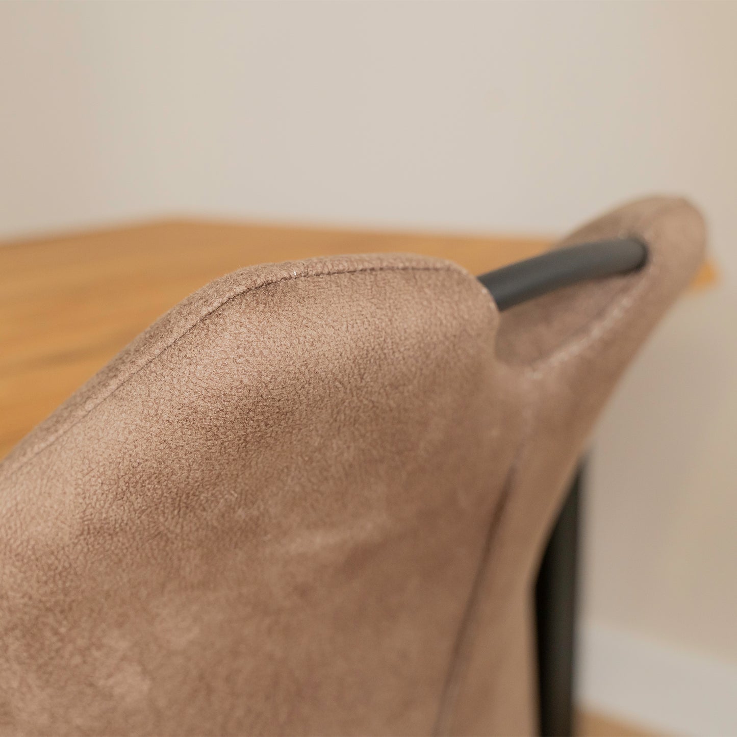 Eetkamerstoel Puck | Cognac Microvezel | Magazijn leegverkoop