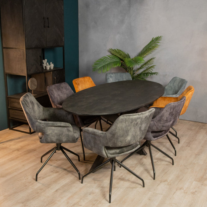 velvet stoel met zwarte ovale tafel mangohout