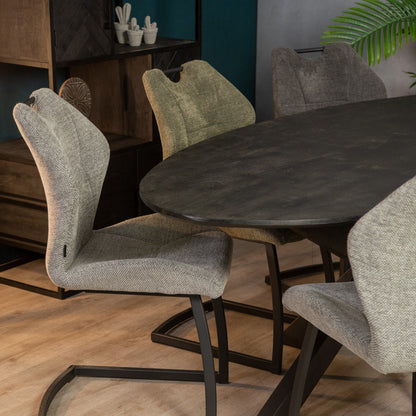 ovale vorm eettafel met matrix poot