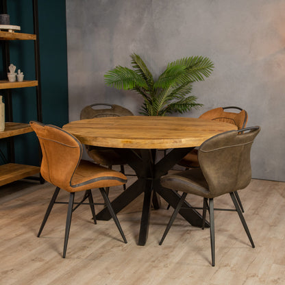eettafel rond industrieel mangohout met industriele stoelen