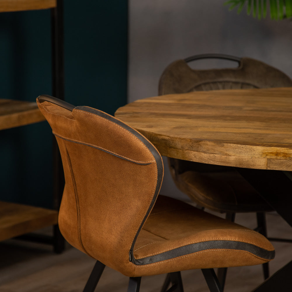 industriele eetkamerstoelen met mangohouten tafel rond